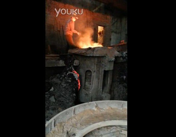 中頻爐冶煉現(xiàn)場視頻
